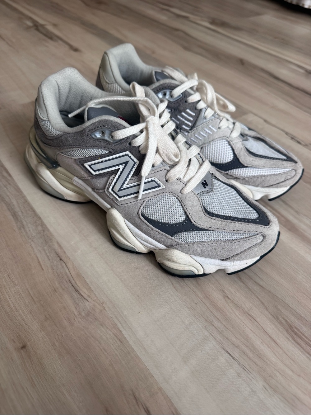 New Balance Women's Sneakers in Light Gray and Cream